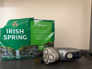 lot 200 image: Shaving Lot Irish Spring Bar Soap & Philips Norelco Cordless Rotary Shaver