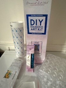 lot 226 image: DIY Diamond Art Kit  All-Inclusive Sparkling Craft Set