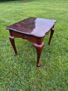 lot 101 image: Mahogany Coffee Table with Cabriole Legs