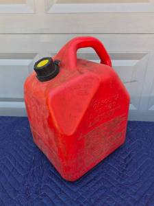 lot 106 image: 5 Gallon Red Plastic Gasoline Container