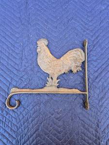 lot 107 image: Cast Iron Rooster Plant Hanger