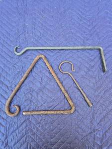 lot 109 image: Wall-mounted Triangle