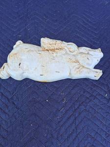 lot 114 image: Cast Aluminum Pig Wall Decor