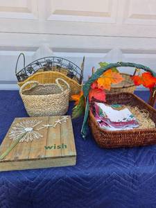 lot 119 image: Mixed Wicker Basket Collection with Wood Sign and Linens