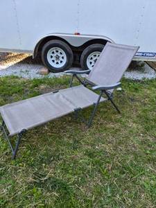 lot 136 image: Folding Patio Chaise Lounge Chair
