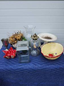 lot 153 image: Mixed Home Decor and Kitchen Items Collection