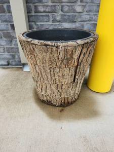 lot 157 image: Large Plastic Natrual Bark Wood-Look Planter with Plastic Insert