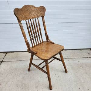 lot 165 image: Carved Oak Spindle Back Dining Chair