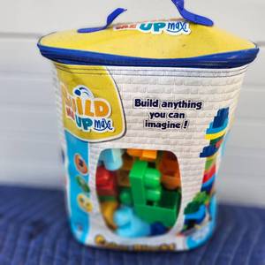 lot 170 image: Build Me Up Maxi Building Blocks Set with Storage Bag