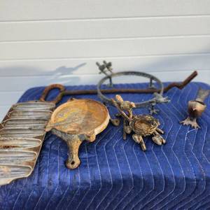 lot 173 image: Cast Iron Kitchen Collectibles and Baking Molds Set
