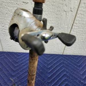 lot 189 image: Classic Spincasting Reel with Cork Handle Rod Combo