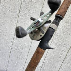 lot 190 image: ACS Closed Face Spincast Fishing Rod and Reel Combo