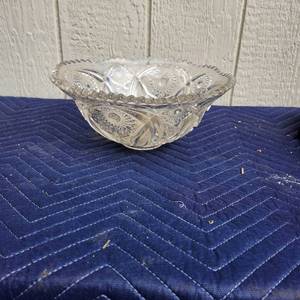 lot 193 image: Pressed Glass Serving Bowl with Scalloped Edge