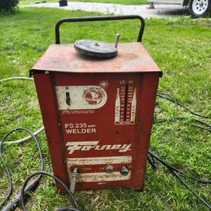 lot 194 image: Forney FS 235 Amp Arc Welder - Not Sure if it Works But Theres Copper in the Wires