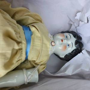 lot 195 image: Victorian Trading Co Porcelain Doll in Original Box