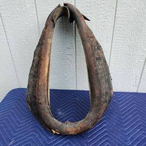lot 198 image: Heavy Duty Leather Draft Horse Collar