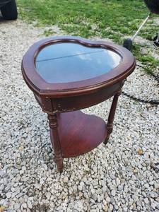 lot 200 image: Mahogany Heart-Shaped Side Table with Glass Top