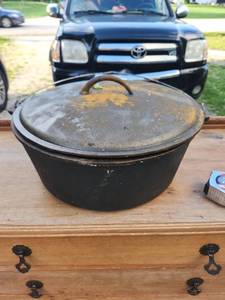 lot 203 image: Large Cast Iron Dutch Oven with Lid