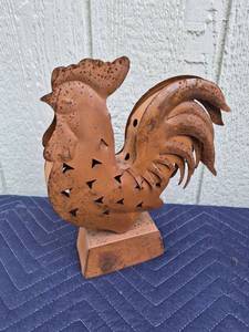 lot 350 image: Metal Rooster Tealight Candle Holder with Stand