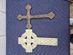 lot 352 image: Celtic Cross Wall Decorations Set of Two