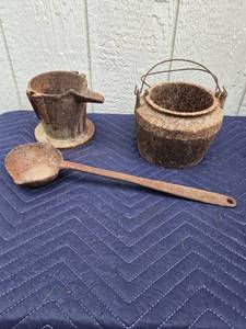 lot 353 image: Cast Iron Smelting Set with Kettle, Mortar and Pestle, and Ladle