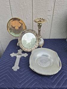 lot 368 image: Mixed Metal Decorative Items Collection