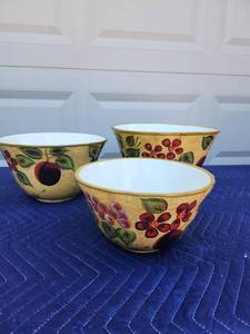 lot 407 image: Hand Painted Fruit Motif Ceramic Nesting Bowl Set