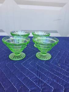 lot 415 image: Green Depression Glass Footed Ice Cream Dessert Bowls Set of 4 - One Has a Couple Chips