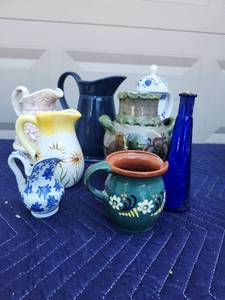 lot 419 image: Mixed Ceramic Pottery Collection - Pitchers, Teapot, Mug and Bottle