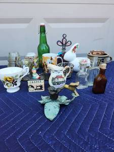 lot 421 image: Mixed Collectibles Lot with Teacup, Decorative Items and Bottles