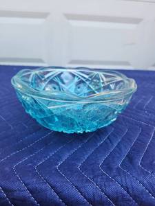 lot 432 image: Cut Glass Crystal Bowl with Star Pattern