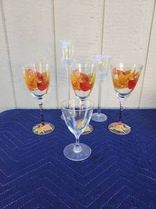 lot 442 image: Fall Leaf Pattern Wine Glass Set