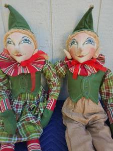lot 444 image: Handmade Christmas Elf Dolls Pair with Plaid Outfits