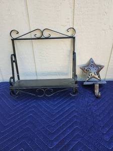 lot 445 image: Wrought Iron Easel Stand with Star Christmas Stocking Hanger Set