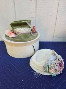 lot 446 image: Womens Feathered Floral Hat with Hat Box