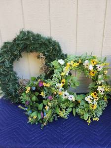 lot 448 image: Artificial Christmas Wreaths with Floral Decorations and Wire Bunny Ornament