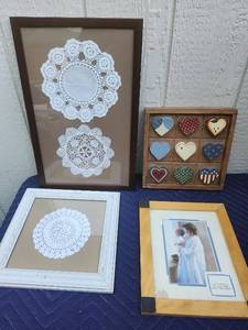 lot 453 image: Mixed Framed Decorative Art Collection