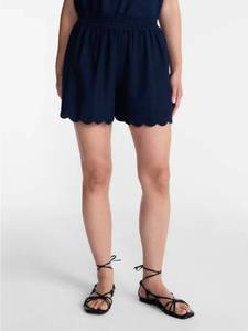 lot 41584 image: Time and Tru Womens Linen Blend Shorts with Scalloped Hem, Size XS