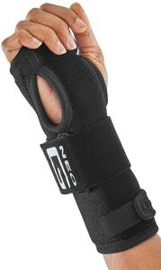 lot 41649 image: Neo G Easy-Fit Wrist Brace Adjustable Support for Carpal Tunnel & Tendonitis FSAHSA Eligible