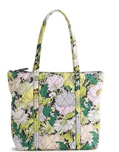 lot 41676 image: Vera Bradley North South Tote Bag
