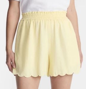 lot 41752 image: Time and Tru Womens Linen Blend Shorts with Scalloped Hem, Size M