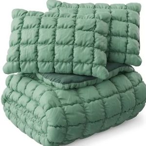 lot 42248 image: Mainstays Kids Light Green Solid Puffy Comforter Set, FullQueen, 3 Pieces