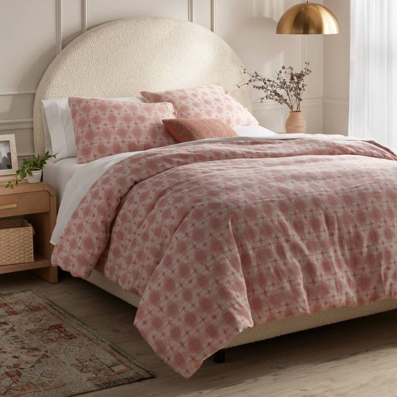 lot 41187 image: King Yarn Dye Ikat Duvet Cover and Sham Set IvoryMauve - Threshold Cotton Slub, Zippered, OEKO-TEX Certified-(King) - Retail $79