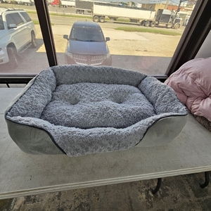 lot 3147 image: Dog Bed 34 X 26