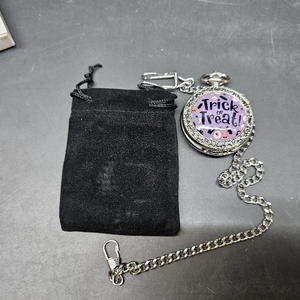 lot 3365 image: Siifert Halloween Pocket Watch with Chain Gift for Men Autumn Vintage Quartz Women Trick or Treat Watch for Party Favor(Trick or Treat)