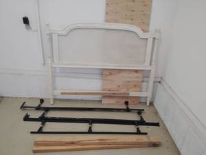 lot 906 image: Full Size White Wicker and Wood Headboard with Metal Bed Frame and slats 49x62 in.