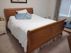 lot 908 image: Ethan Allen Queen Size Wooden Sleigh Bed Frame with Sleep Number  CSE Mattress - No Warranty purchased in 2015 Headboard 45x65 and Footboard 33 x 65 inches