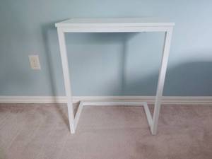 lot 930 image: White C-Shaped Bed Side Table 27x14x22 in