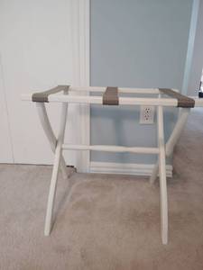 lot 934 image: White Wooden Luggage Rack with Canvas Straps