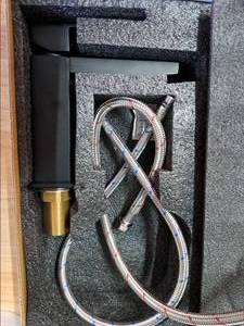 lot 3724 image: Black Sink Faucet